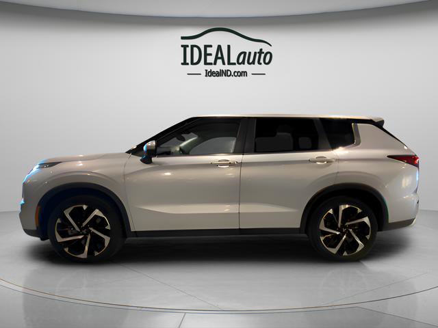 Used 2024 Mitsubishi Outlander SE AWD/4WD image 2