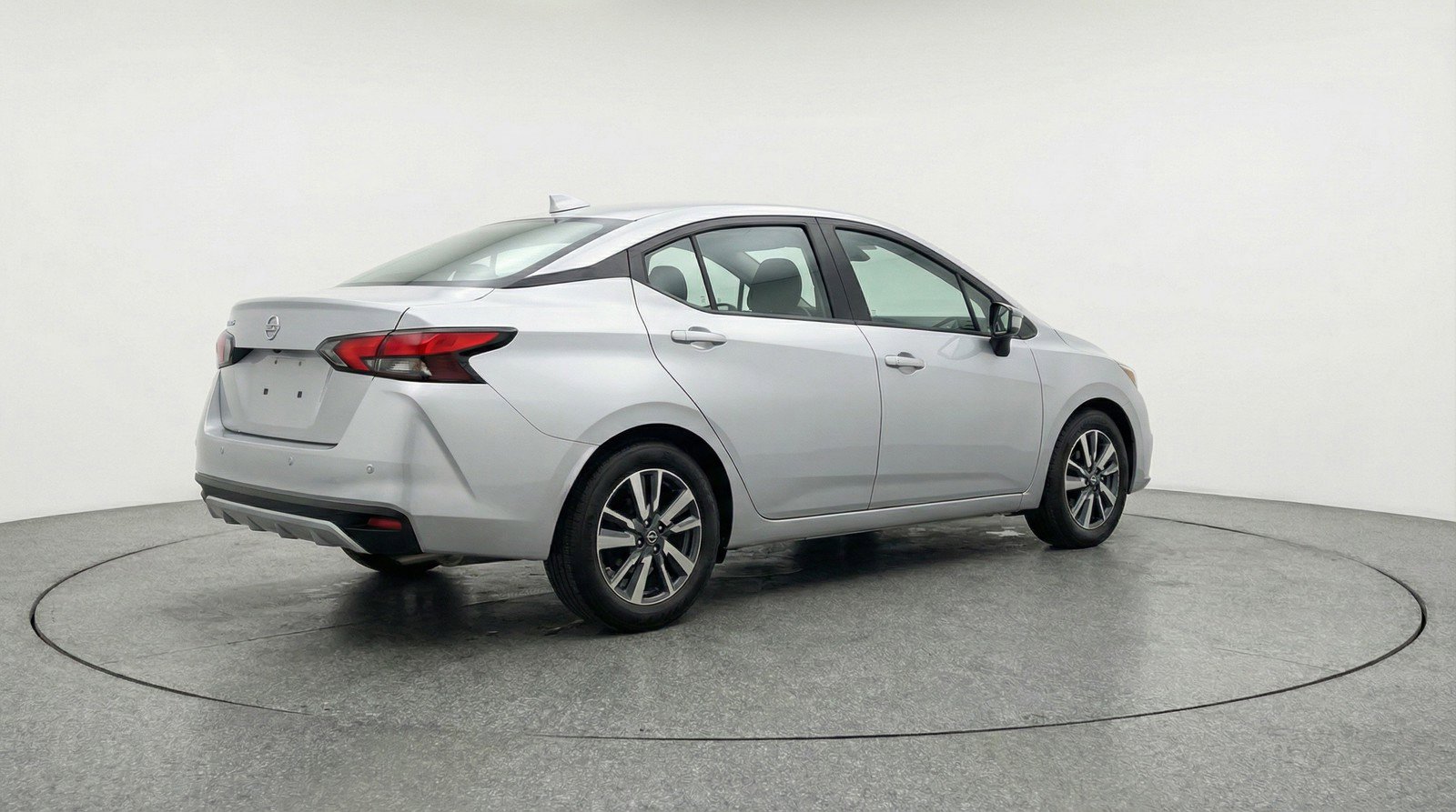 Used 2025 Nissan Versa SV image 9