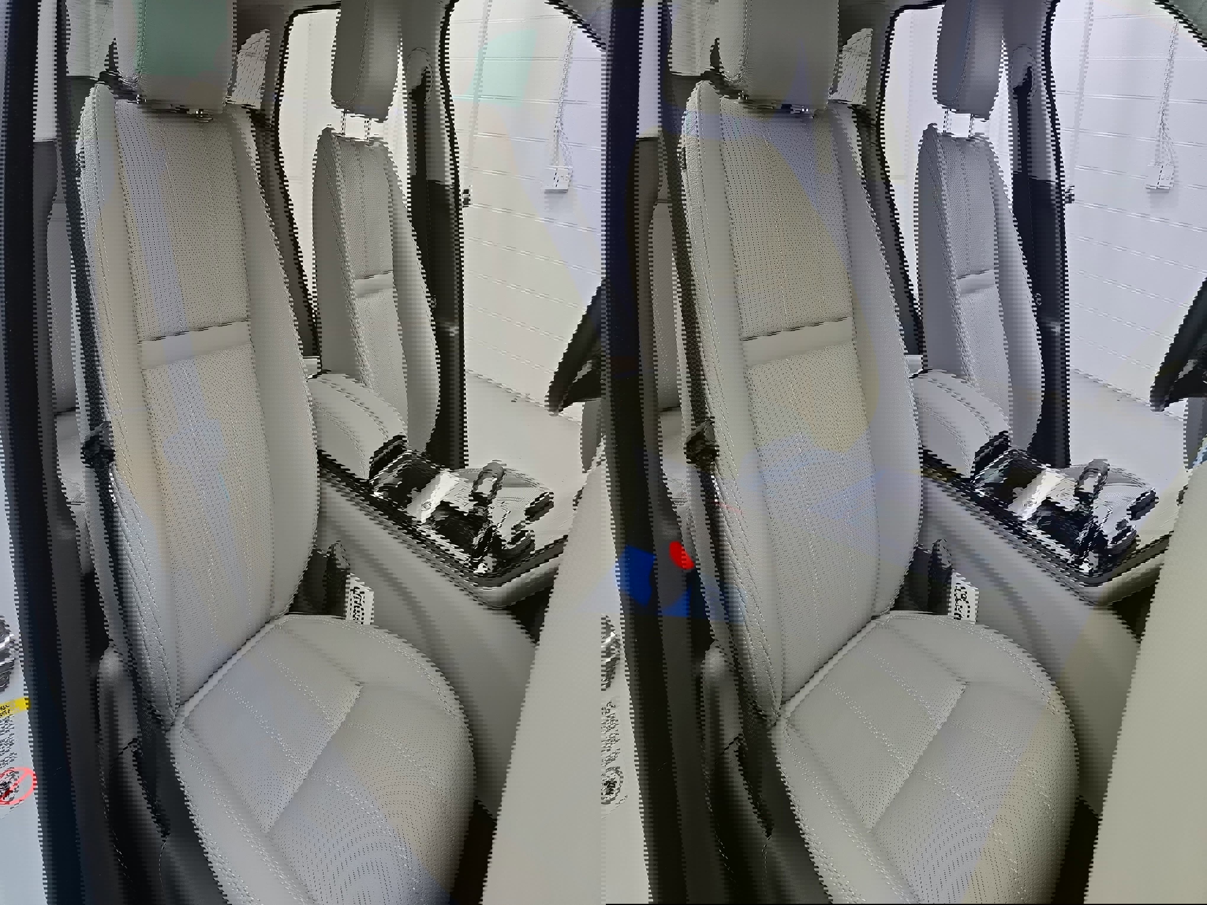 Used 2023 Land Rover Range Rover Velar R-Dynamic S image 10