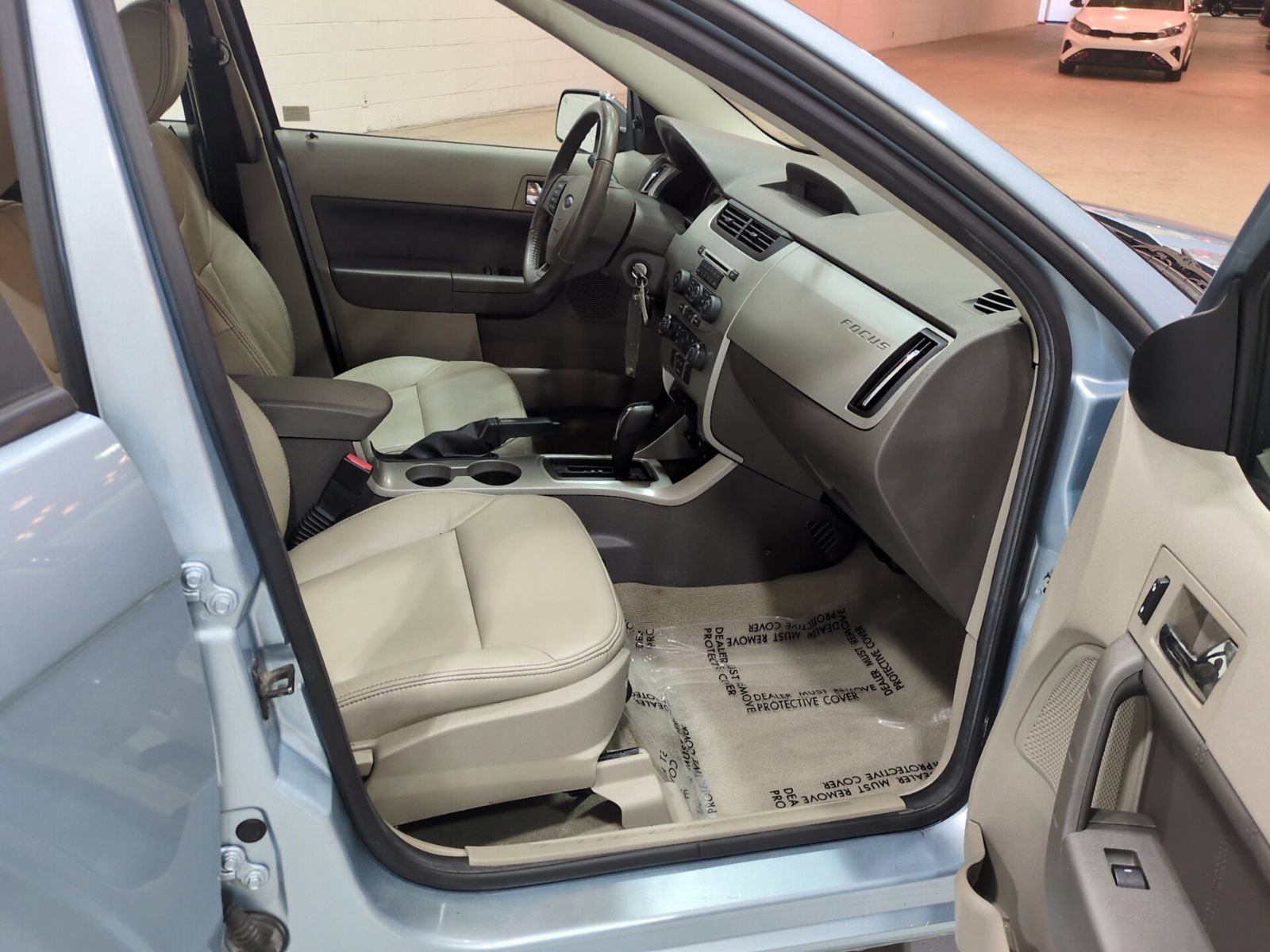 Used 2009 Ford Focus SEL FWD image 9