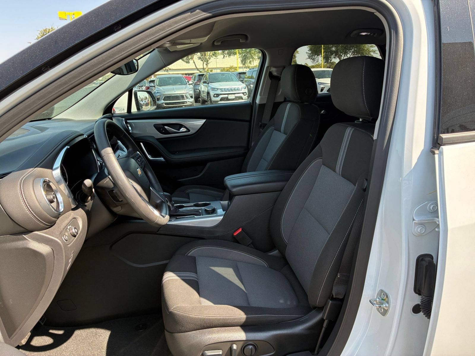 Used 2025 Chevrolet Blazer LT FWD image 23