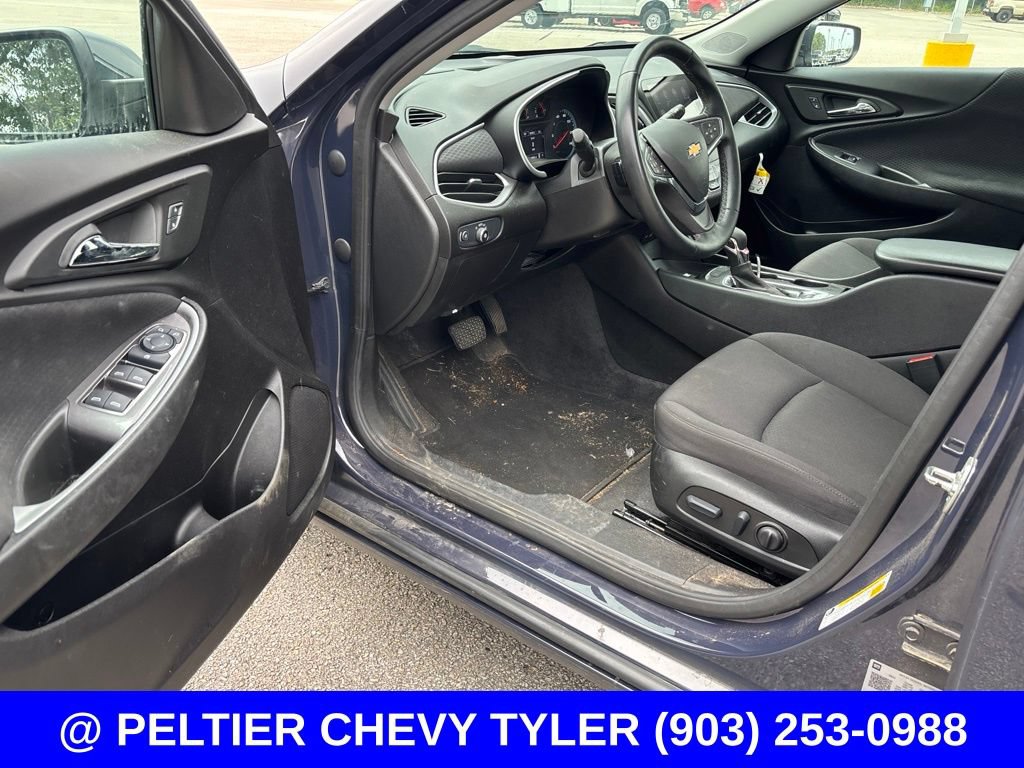 Used 2025 Chevrolet Malibu RS FWD image 11