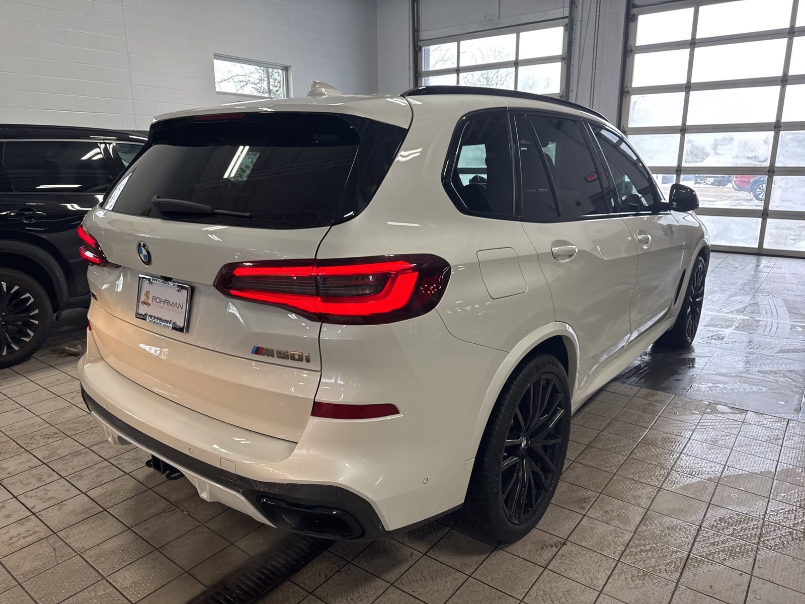 Used 2021 BMW X5 M50i w/ Executive Package image 11