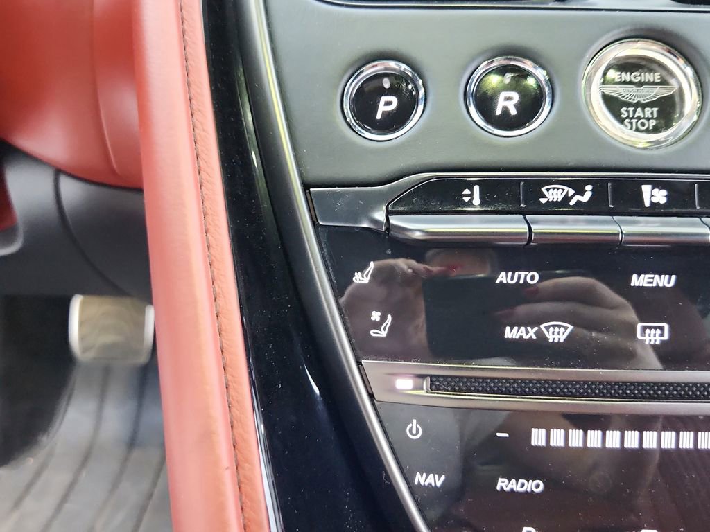 Used 2018 Aston Martin DB11 Coupe image 34