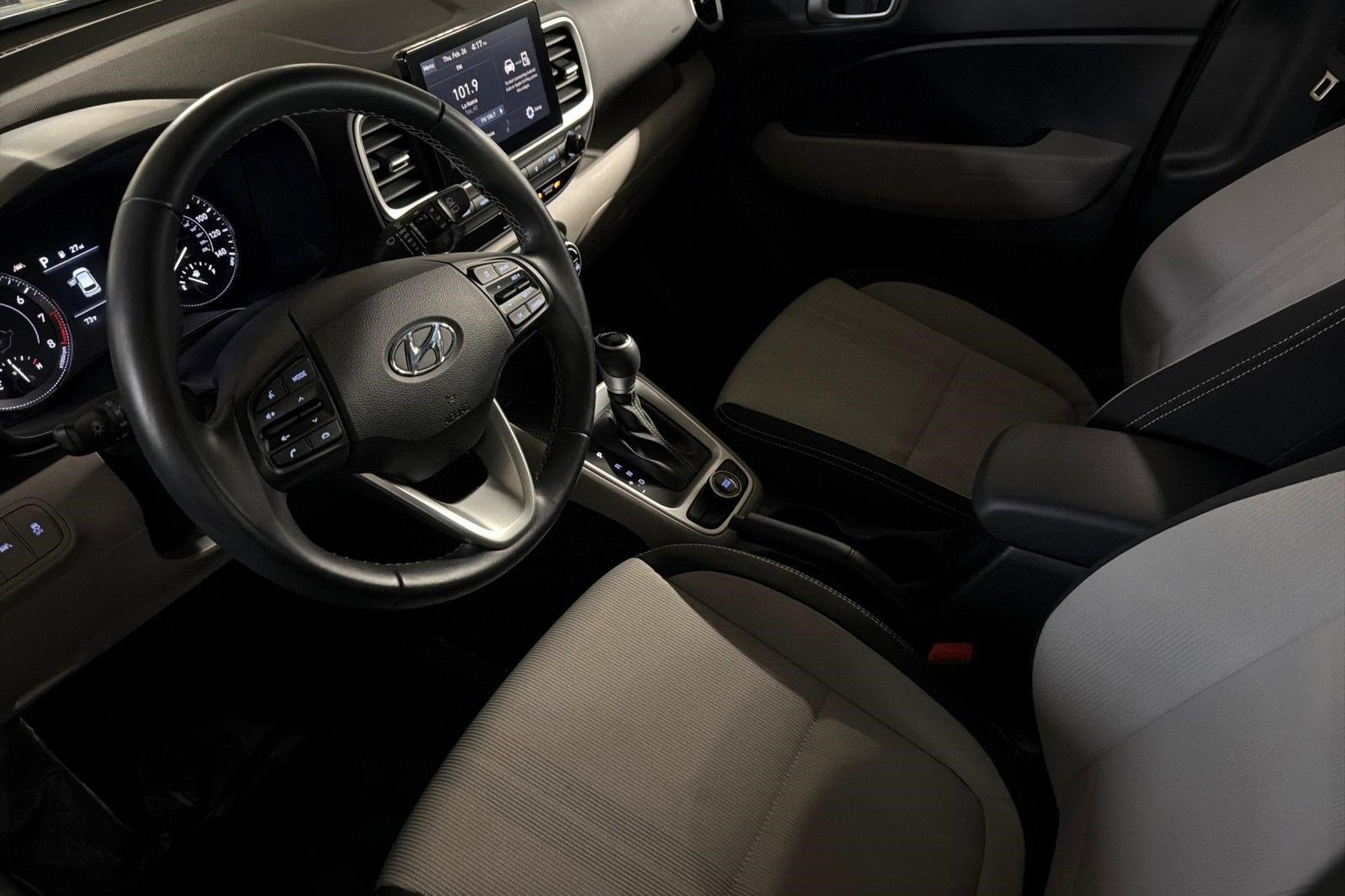 Used 2022 Hyundai Venue SEL image 4