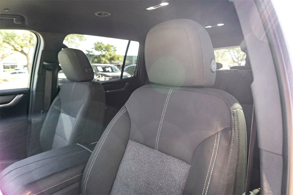 Used 2025 GMC Acadia Elevation image 13