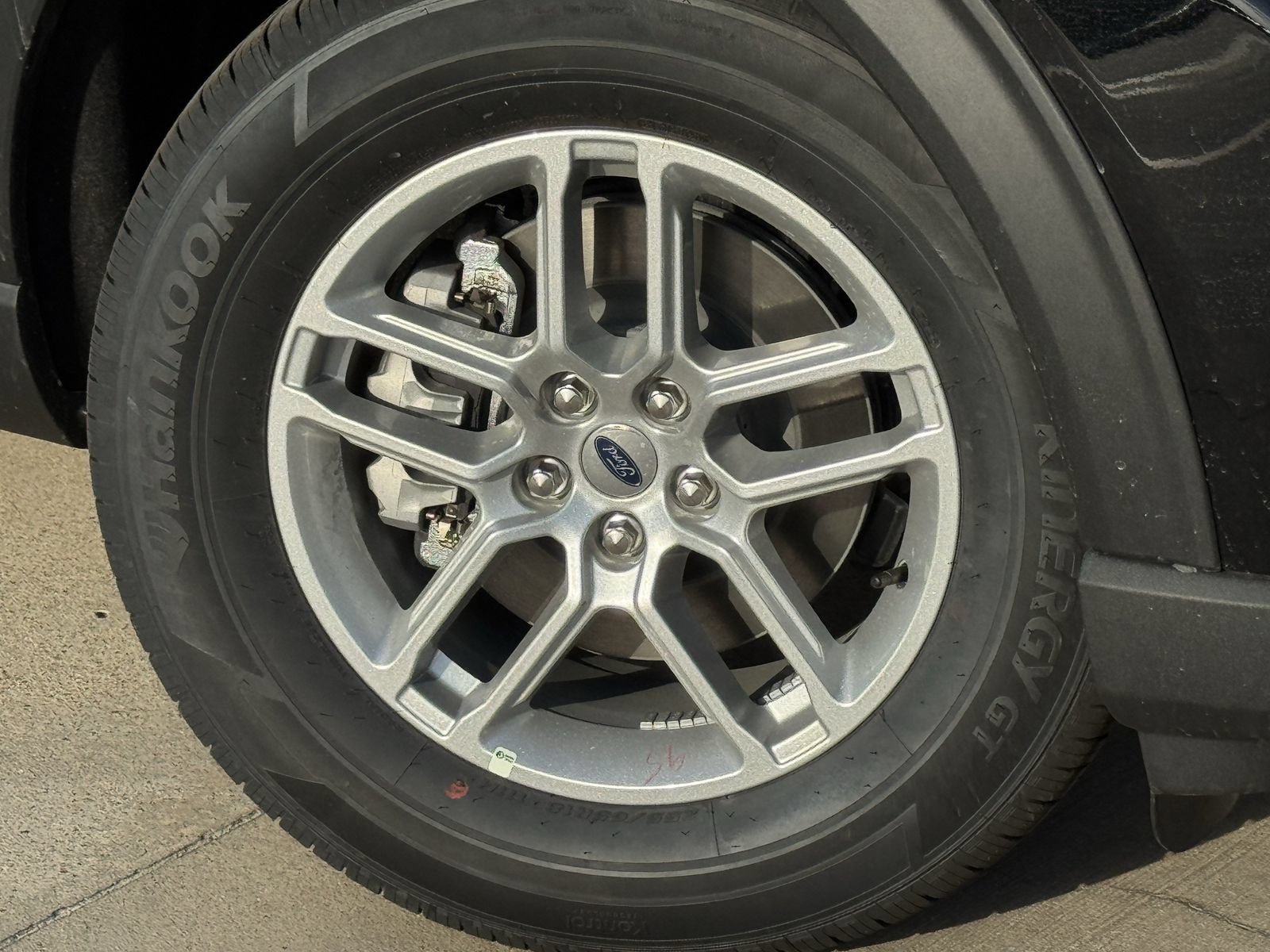 New 2026 Ford Explorer Active RWD image 7