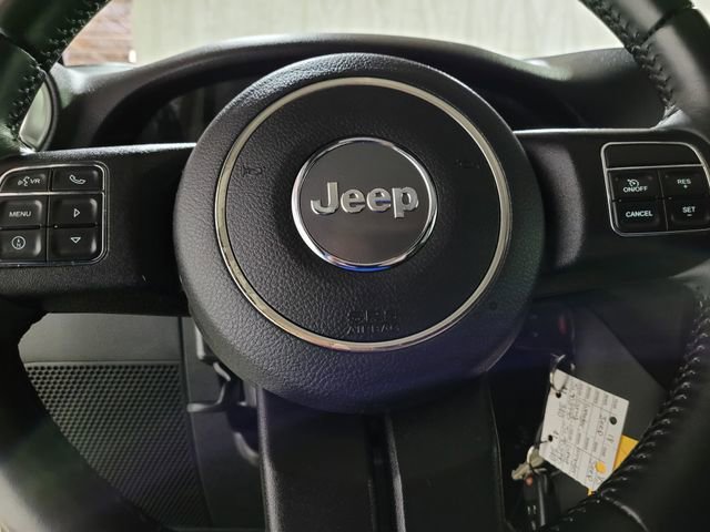 Used 2018 Jeep Wrangler Unlimited Sahara w/ Connectivity Group image 31