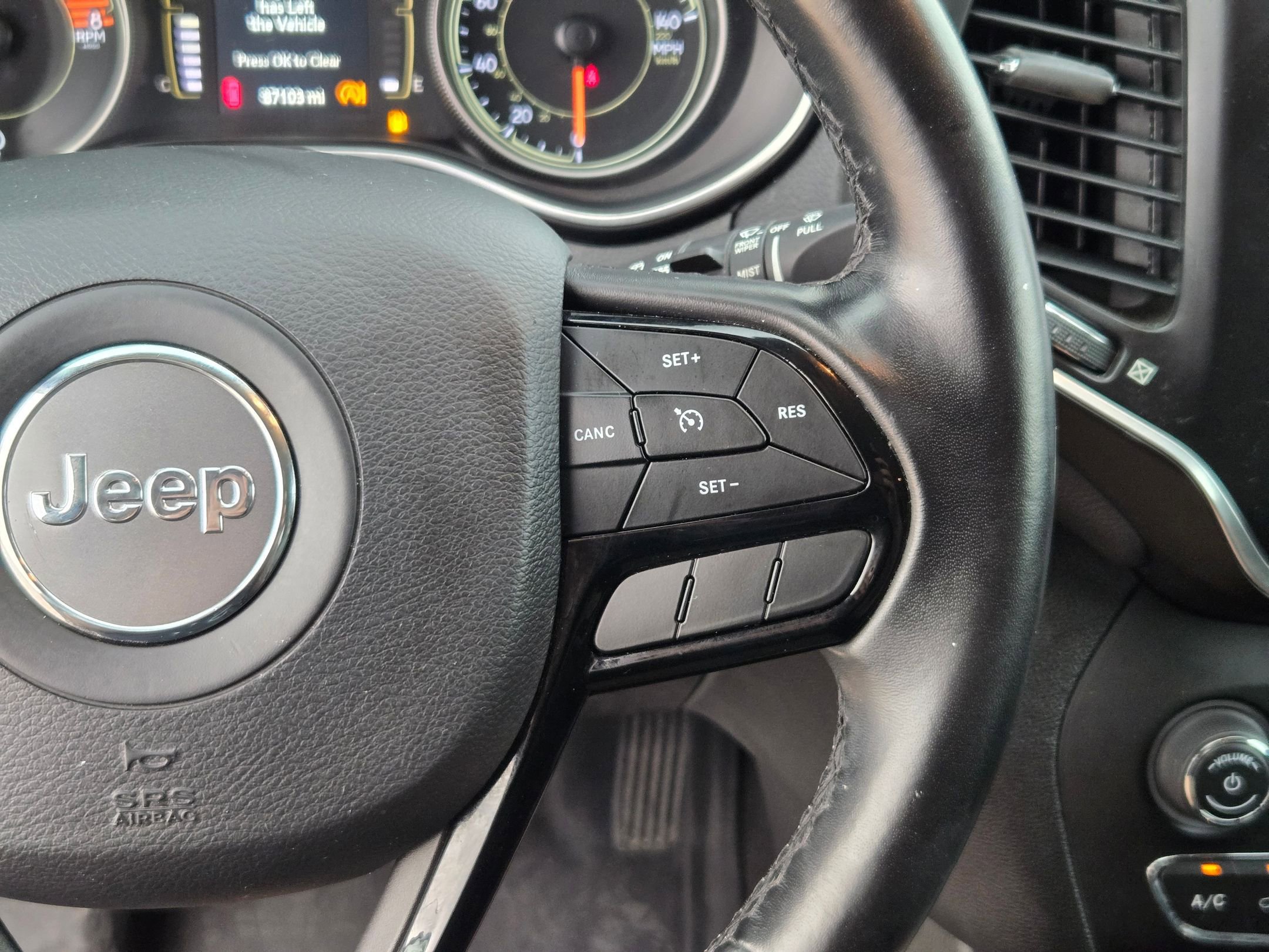 Used 2020 Jeep Cherokee Latitude Plus image 23