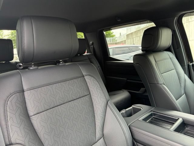 Used 2025 Toyota Tundra Limited AWD/4WD image 32