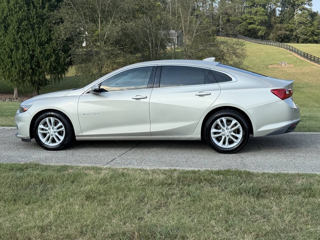 Used 2016 Chevrolet Malibu LT w/ Leather Package FWD image 6