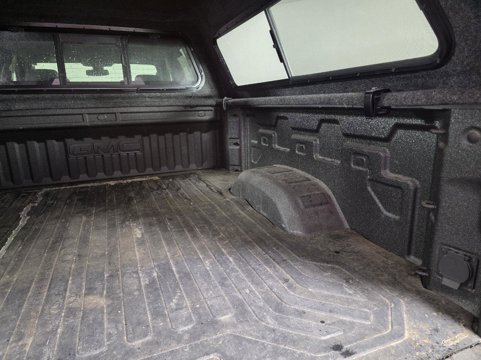 Used 2021 GMC Sierra 3500 SLT w/ SLT Preferred Package AWD/4WD image 6