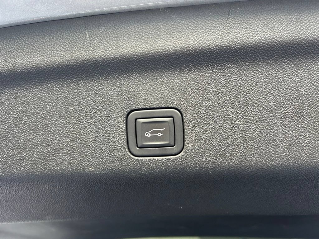 Used 2023 GMC Yukon XL Denali Ultimate AWD/4WD image 49