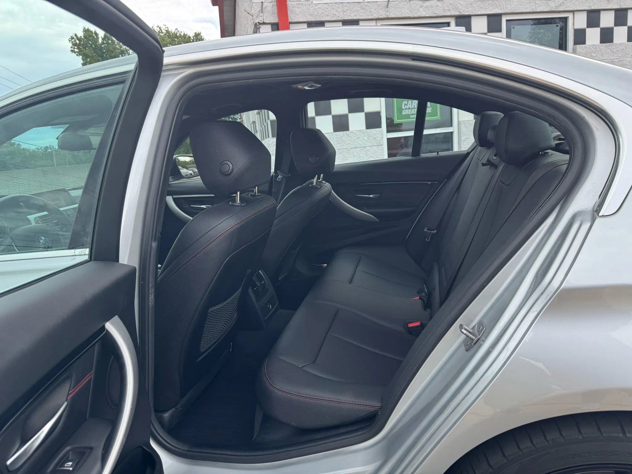 Used 2017 BMW 330e image 18