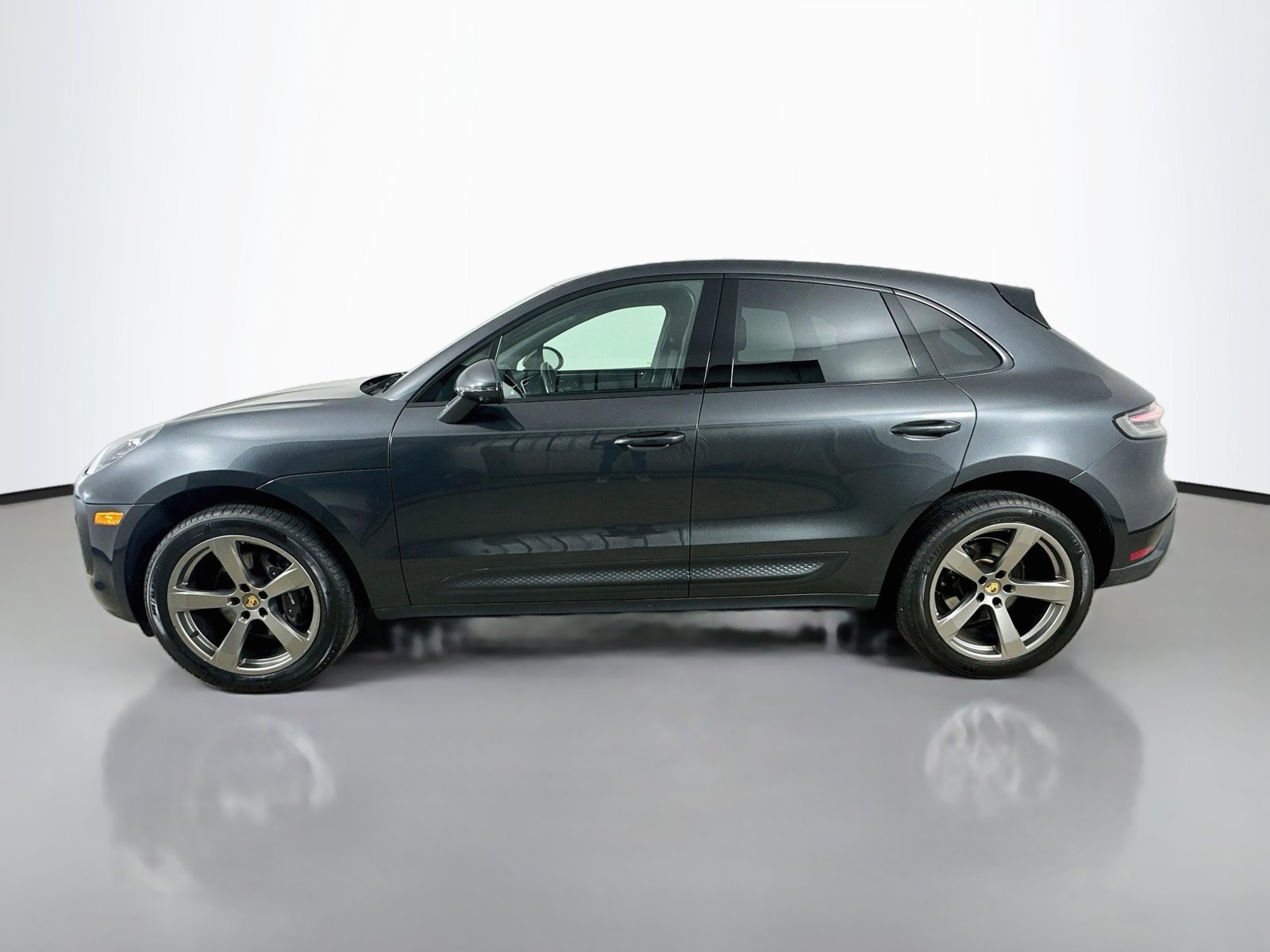 Certified 2022 Porsche Macan AWD/4WD image 8