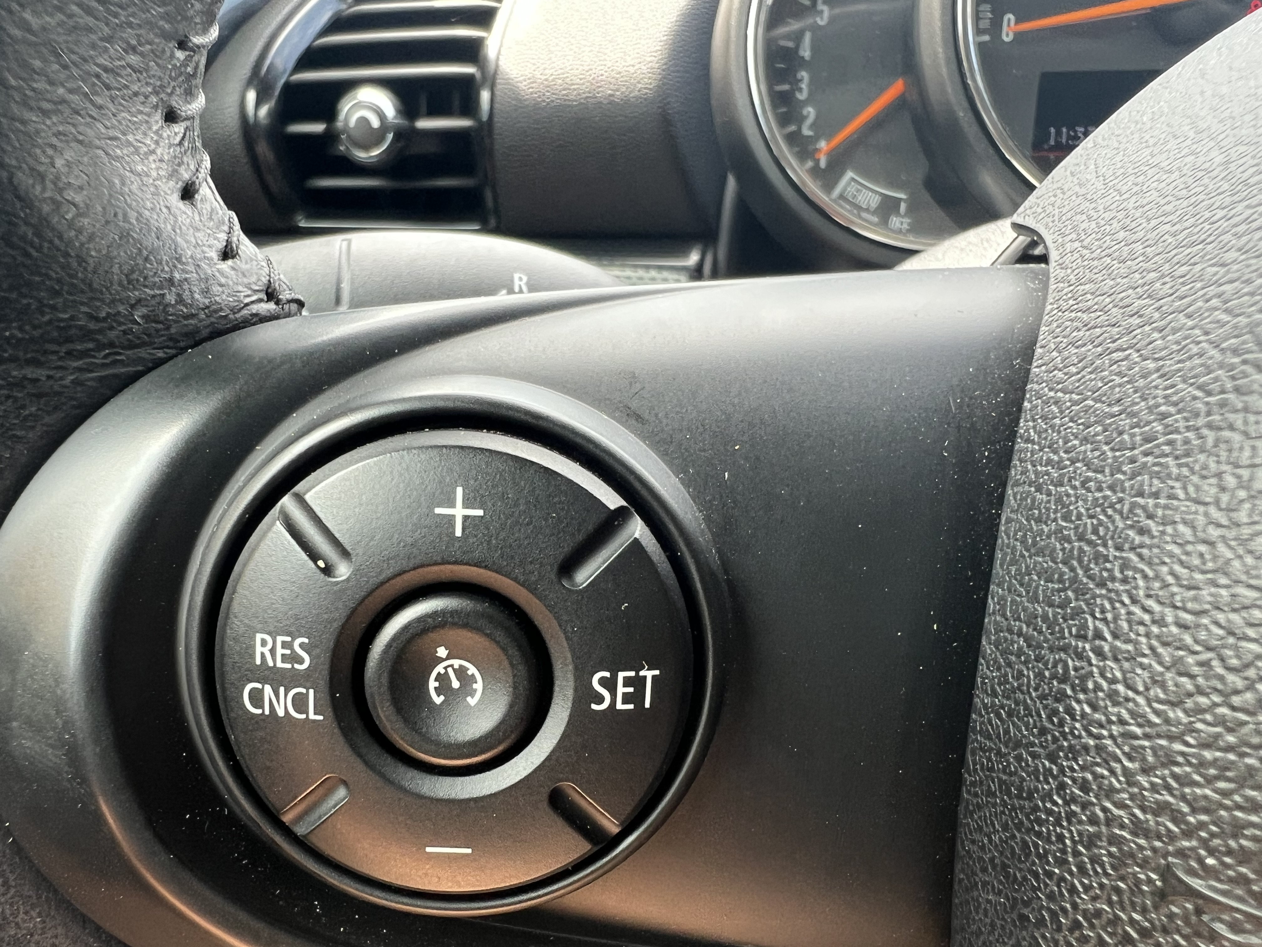 Used 2016 MINI Cooper Clubman FWD image 38