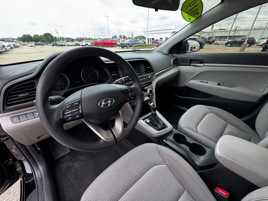 Used 2019 Hyundai Elantra SE FWD image 14