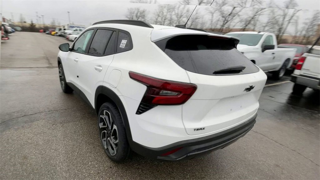 New 2026 Chevrolet Trax RS w/ Sunroof Package image 8