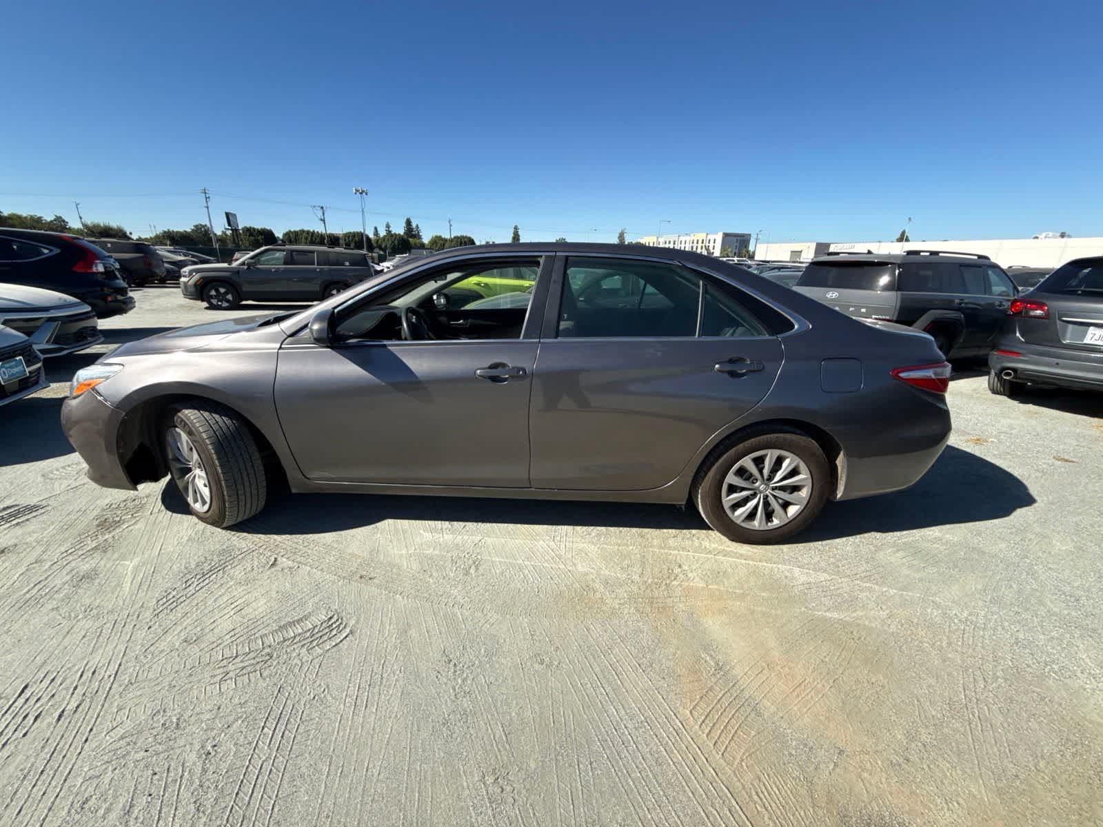 Used 2015 Toyota Camry LE FWD image 6