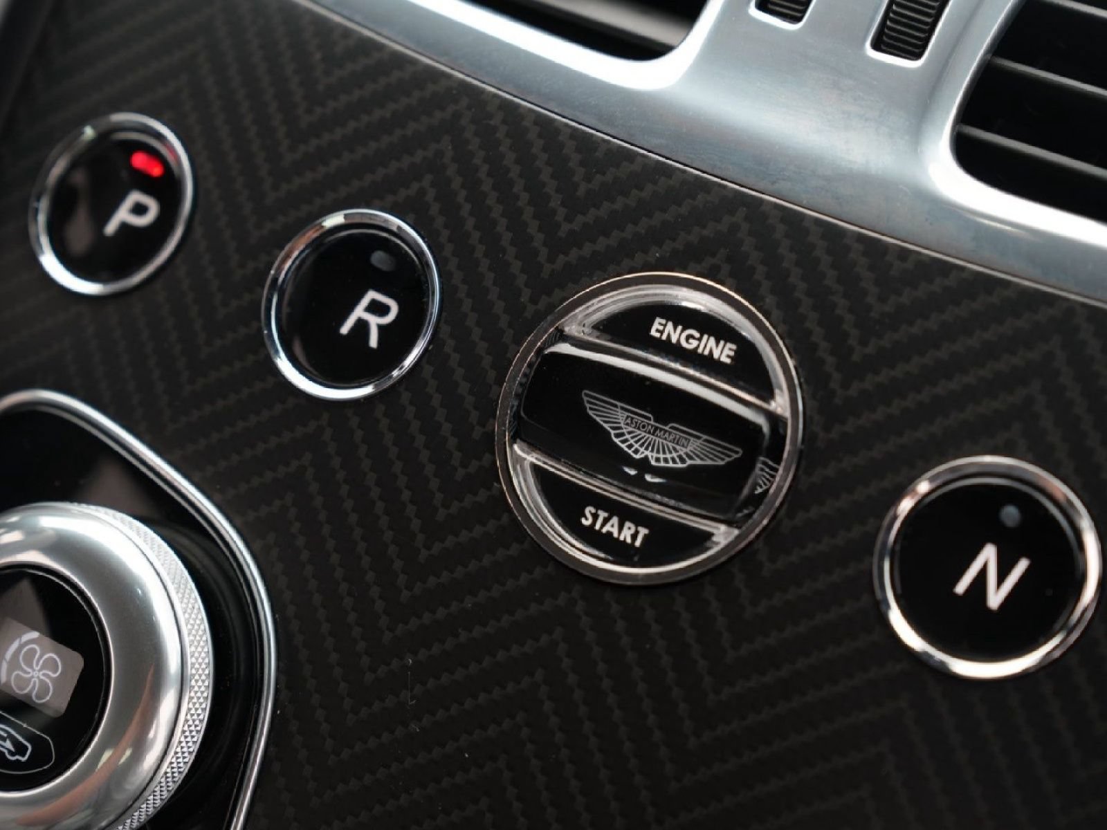 Used 2016 Aston Martin Vanquish Coupe RWD image 32