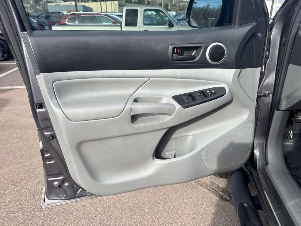 Used 2015 Toyota Tacoma PreRunner w/ SR5 Package image 22