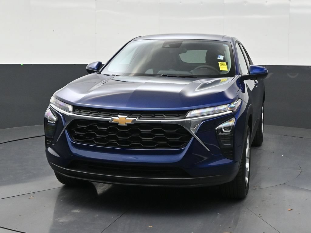 Used 2024 Chevrolet Trax LS w/ LS Convenience Package FWD image 8