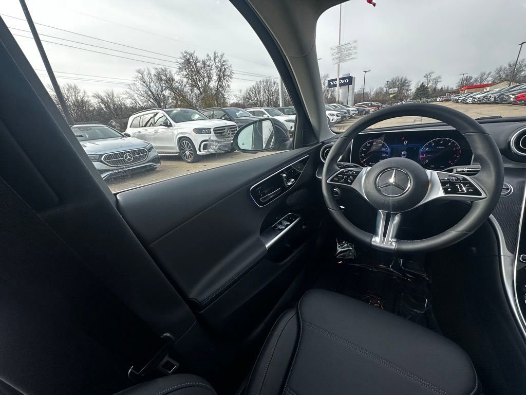 Used 2025 Mercedes-Benz C 300 4MATIC Sedan image 17