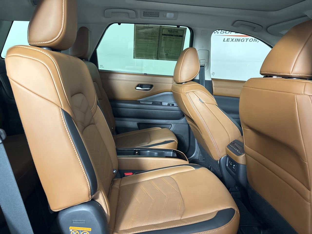 Used 2025 Nissan Pathfinder Platinum AWD/4WD image 29