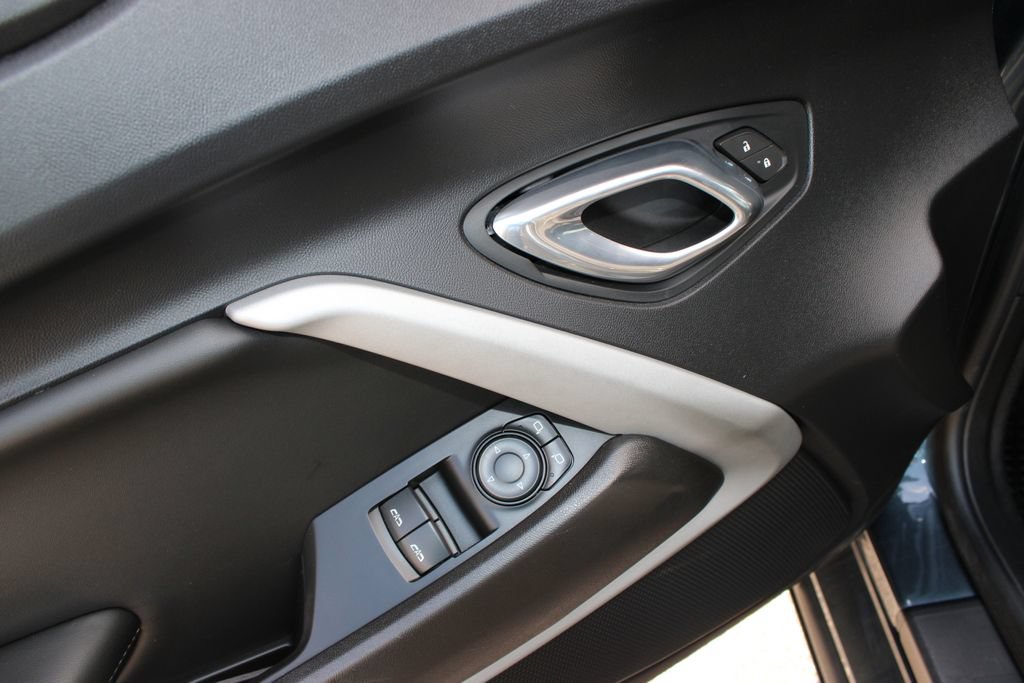 Used 2021 Chevrolet Camaro LT RWD image 13