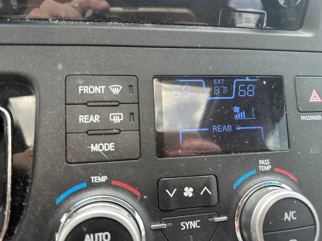 Used 2015 Toyota Sienna XLE Premium FWD image 17