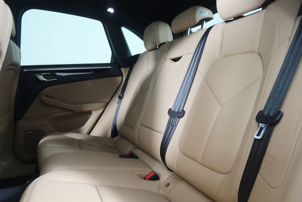 Used 2025 Porsche Macan image 16