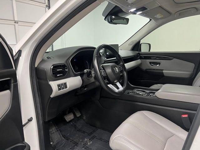 Used 2025 Honda Pilot Touring image 19
