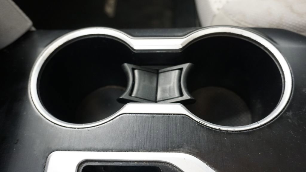 Used 2013 Toyota Camry LE image 40