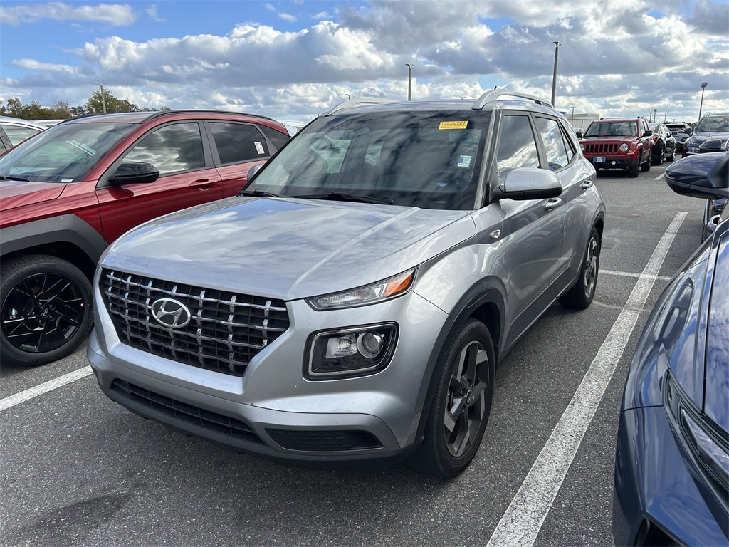 Certified 2023 Hyundai Venue SEL image 4