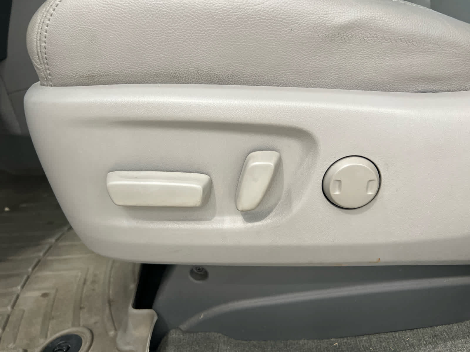 Used 2015 Toyota Sienna XLE FWD image 15