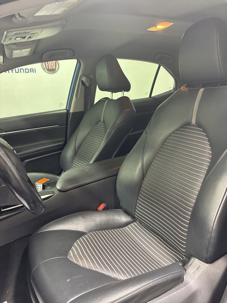 Used 2020 Toyota Camry SE FWD image 9