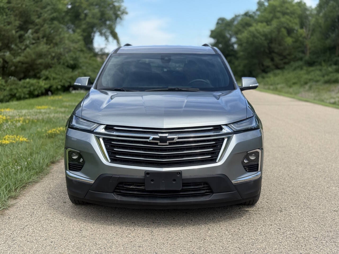 Used 2023 Chevrolet Traverse LT AWD/4WD image 3