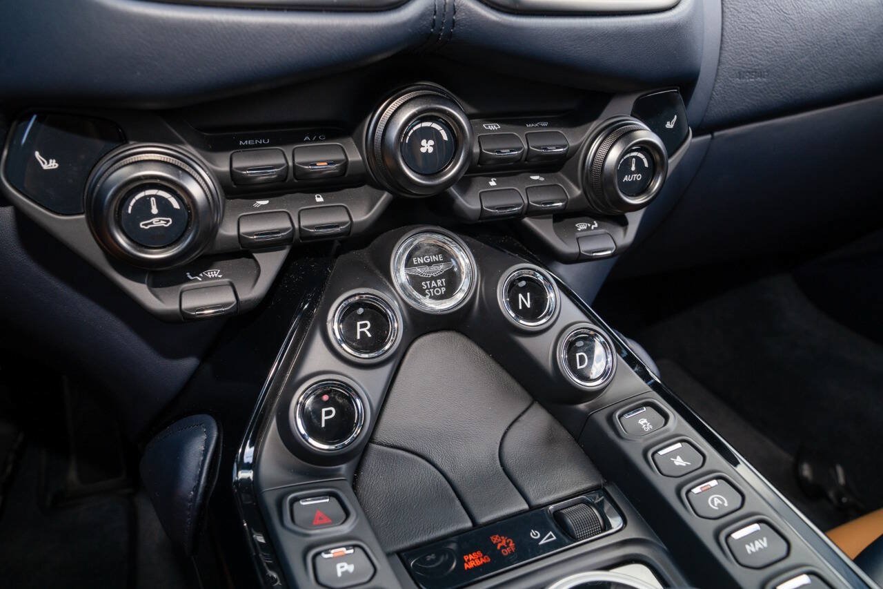 Used 2020 Aston Martin V8 Vantage Coupe RWD image 47