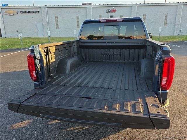 Used 2021 GMC Sierra 1500 SLT w/ SLT Premium Plus Package AWD/4WD image 19