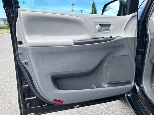 Used 2015 Toyota Sienna LE FWD image 19