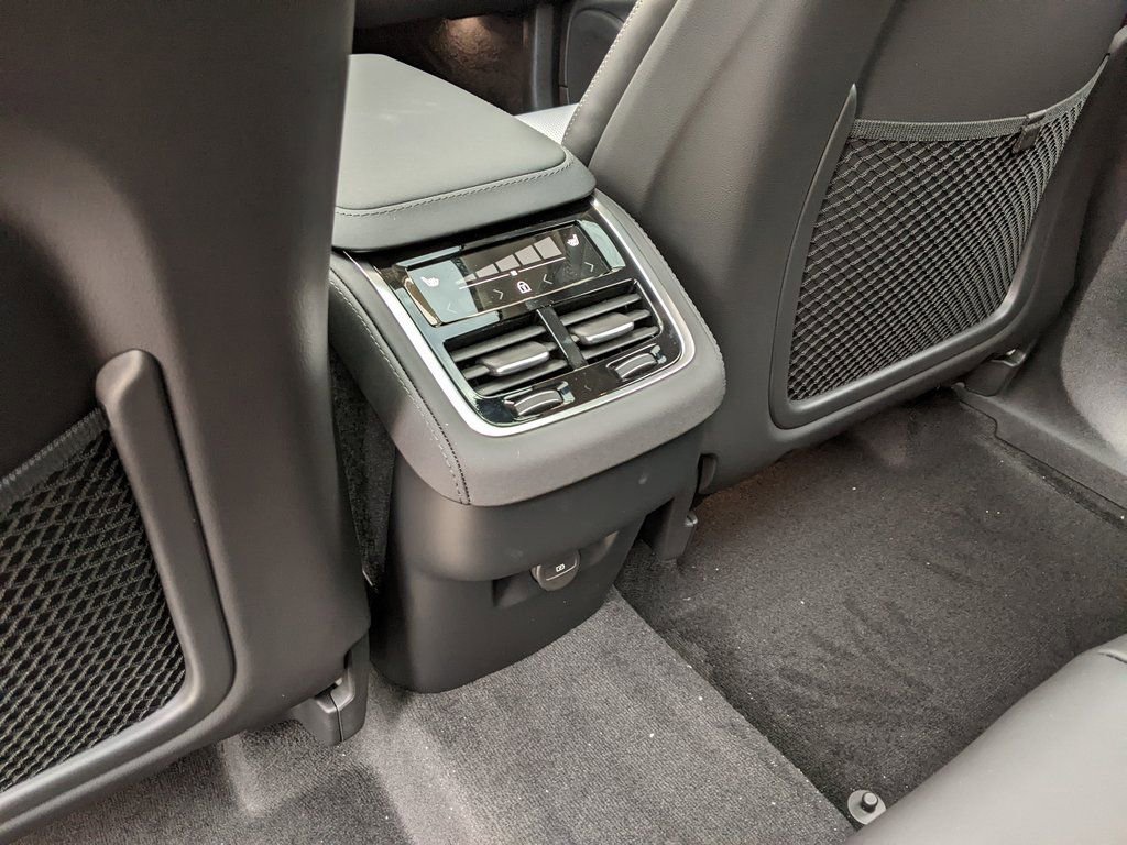 New 2026 Volvo XC90 B6 Ultra w/ Protection Package AWD/4WD image 24