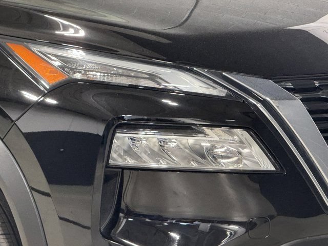 Used 2023 Nissan Rogue SV AWD/4WD image 3