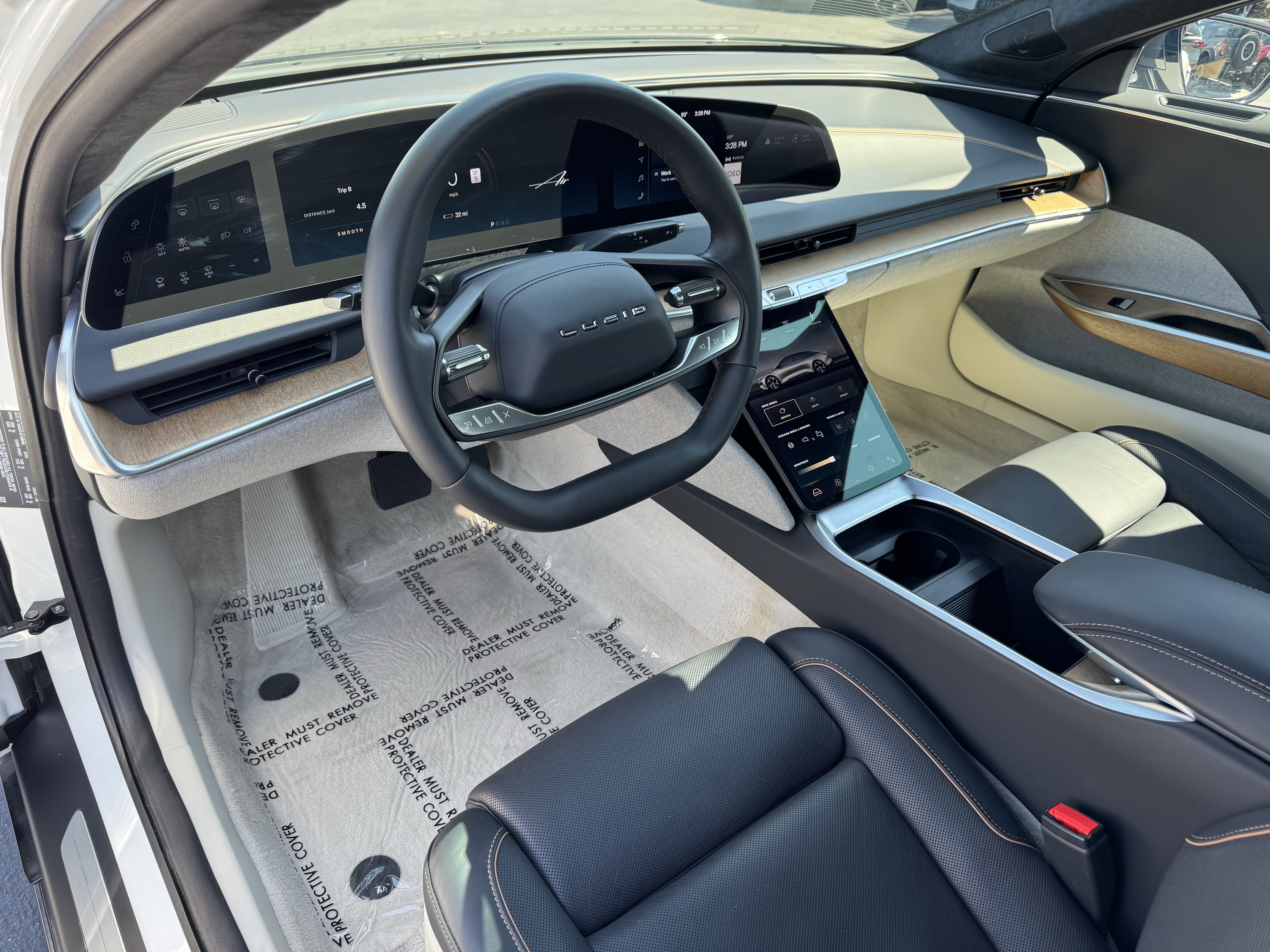 Used 2024 Lucid Air Touring AWD/4WD image 15