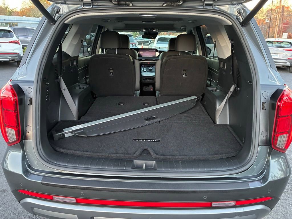 Used 2023 Hyundai Palisade Limited w/ Cargo Package image 12