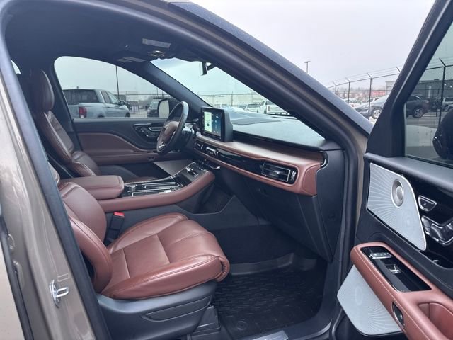 Certified 2025 Lincoln Aviator Reserve w/ Equipment Group 201A image 9