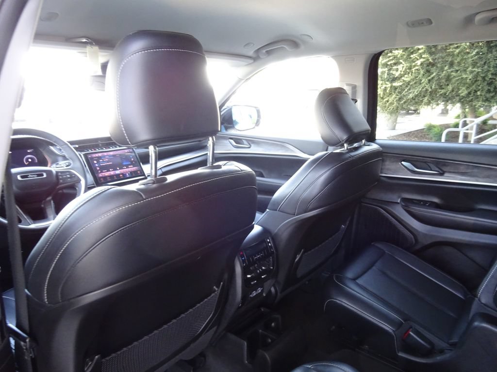 Used 2023 Jeep Grand Cherokee L Limited AWD/4WD image 18