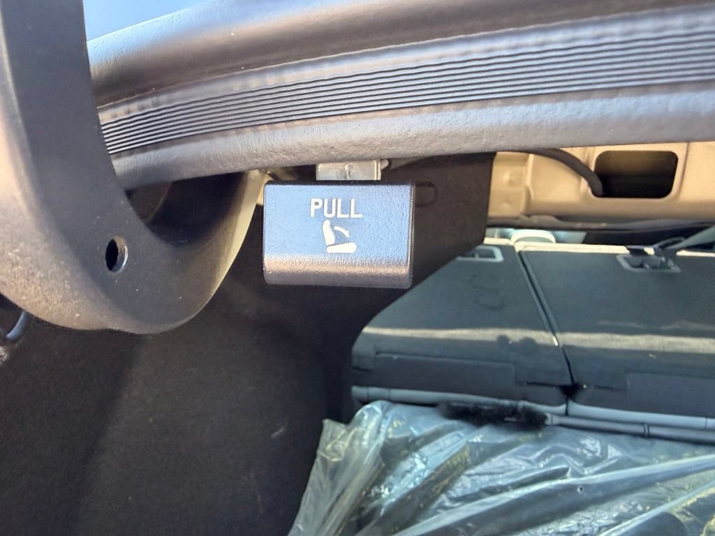 Used 2025 Hyundai Elantra Limited FWD image 46
