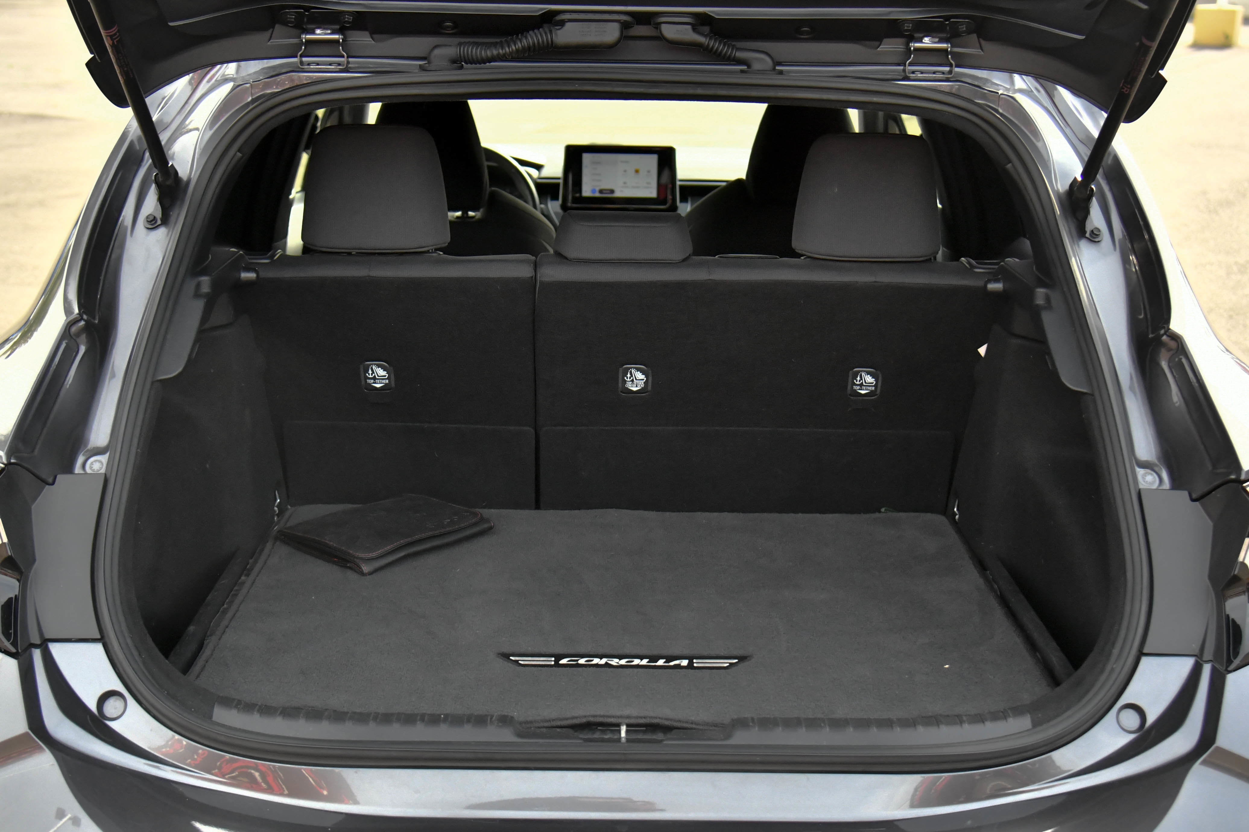 Used 2024 Toyota Corolla SE w/ SE Package image 41