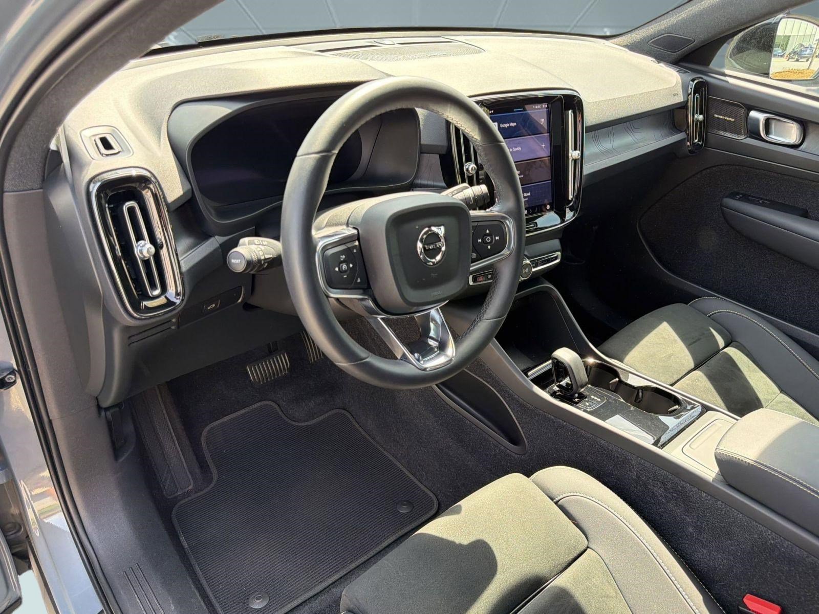 Certified 2023 Volvo C40 P8 Recharge Ultimate image 4