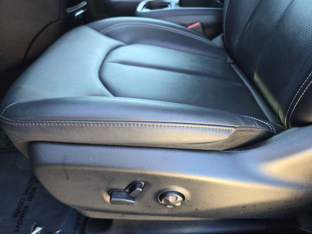 Used 2025 Chrysler Pacifica Select FWD image 33